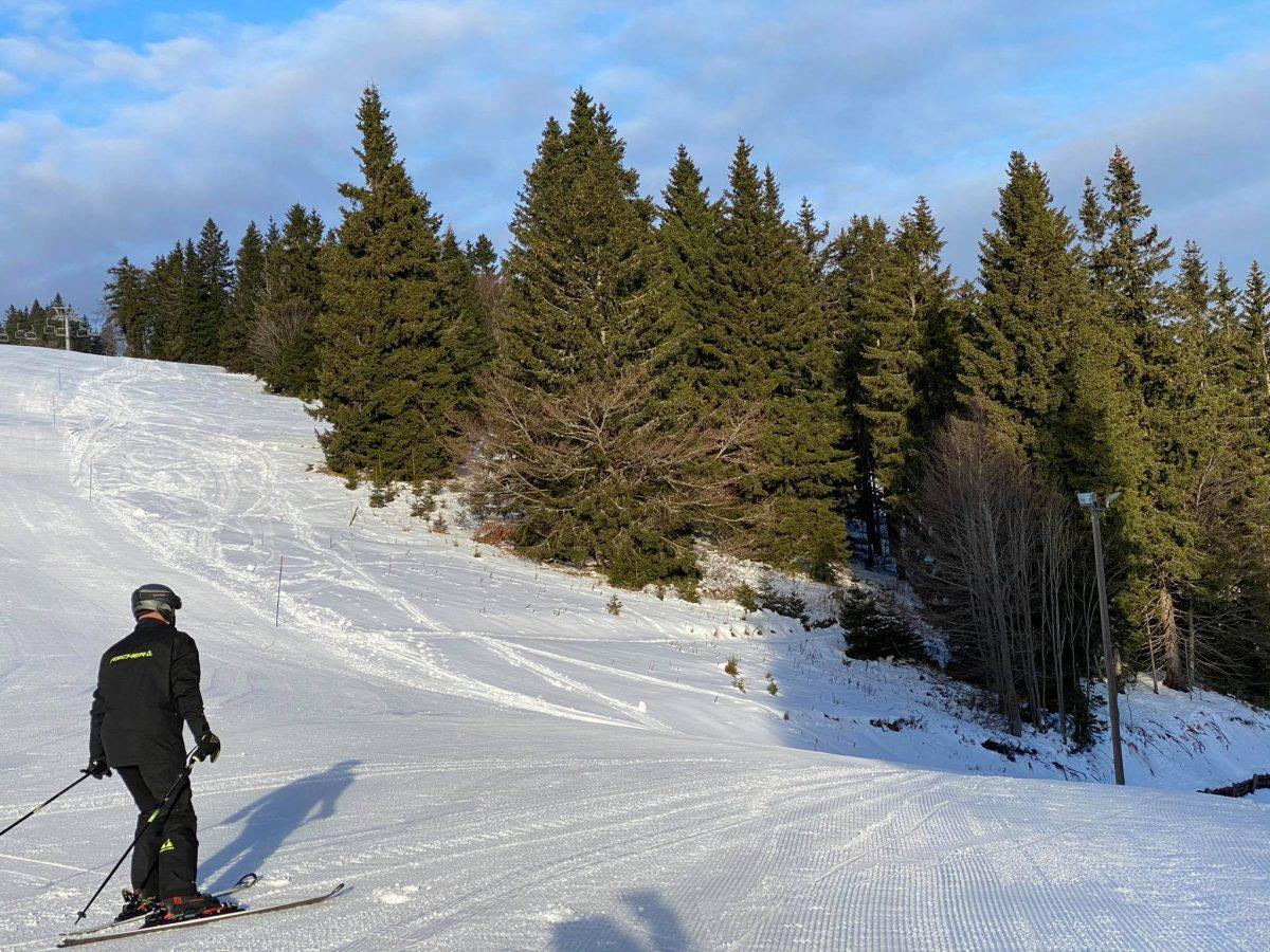 V devetih regijah v soboto zaganjajo smučišča, s prihodnjim tednom odprti servisi in nekatere vrste trgovin
