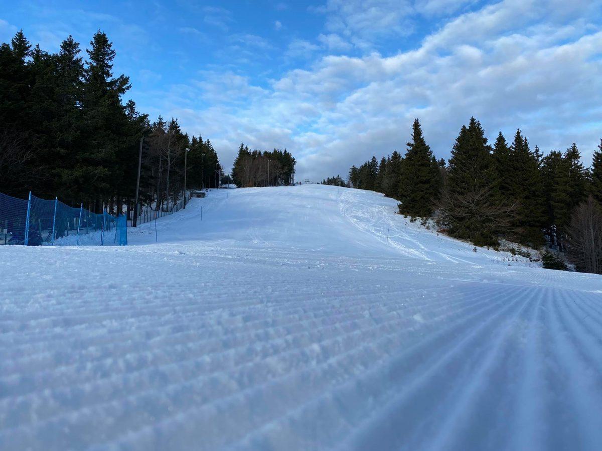 Na Kopah se je pretrgala jeklenica na vlečnici. Poškodovani dve osebi, ena huje