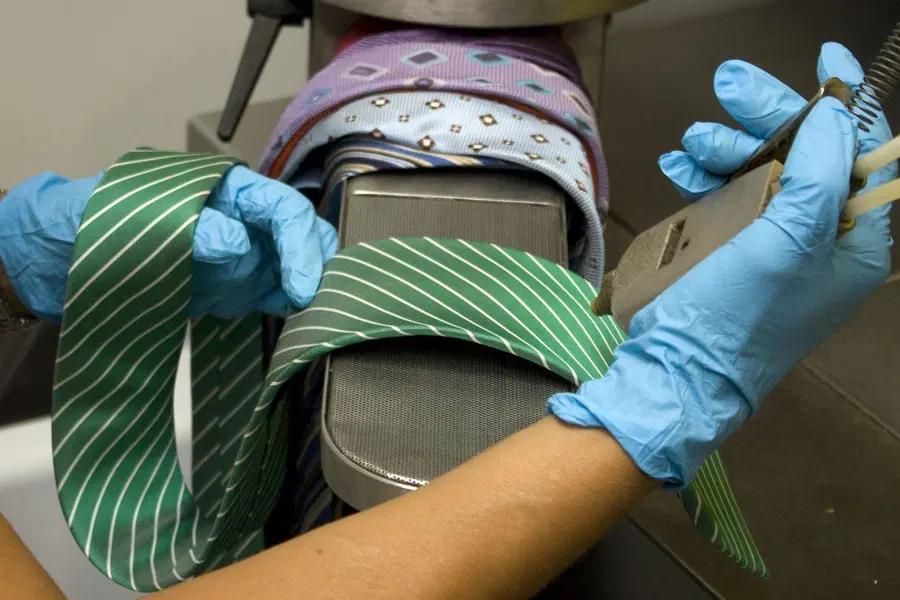 Dodatno se odpirajo čistilnice. Iz odloka je umaknjena prepoved prodaje pirotehničnih izdelkov