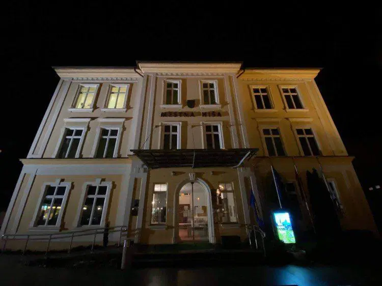 Pogovor na daljavo: Kdo časti kulturo na Ravnah?