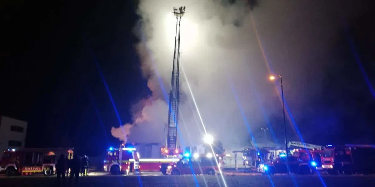 V Kranju požar uničil objekt s trgovino, lokalom in vrtcem