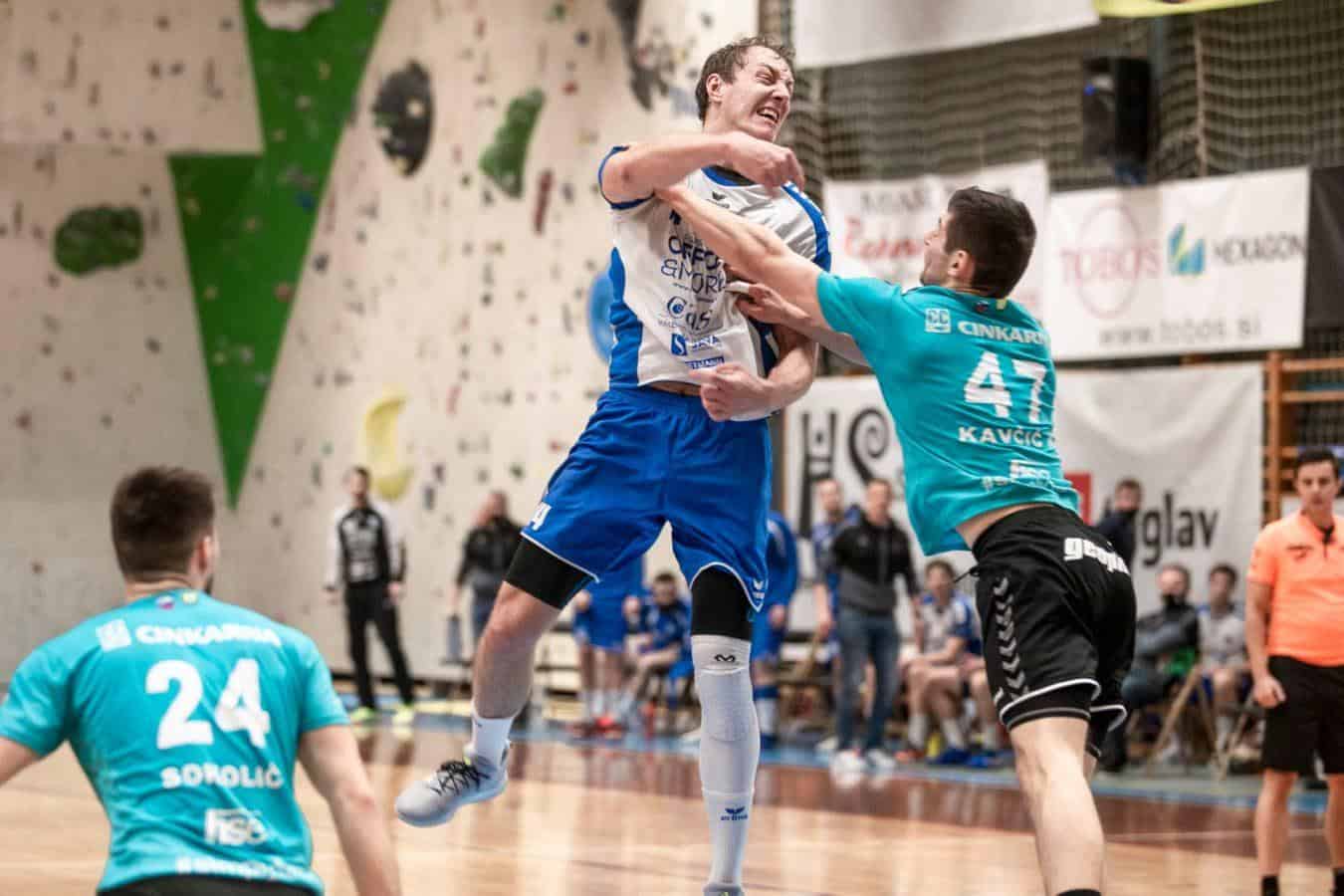 Korošci kljub porazu ostajajo v zgornji polovici razpredelnice. Velenjčani so se po zmagi znova povzpeli na drugo mesto