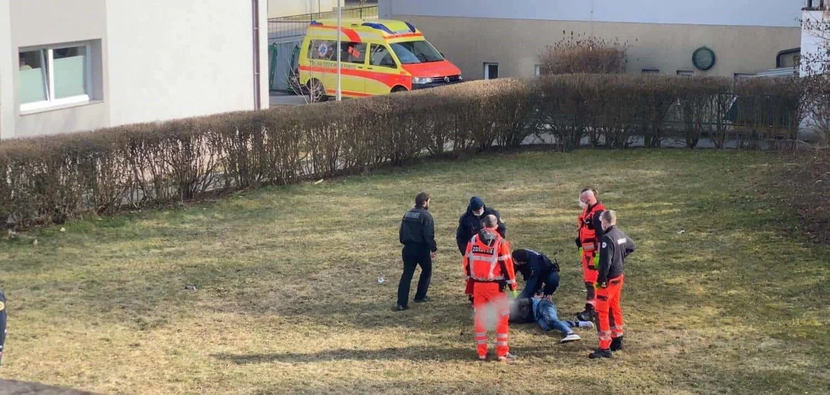 VIDEO: Tako so policisti danes v Slovenj Gradcu pridržali dve osebi