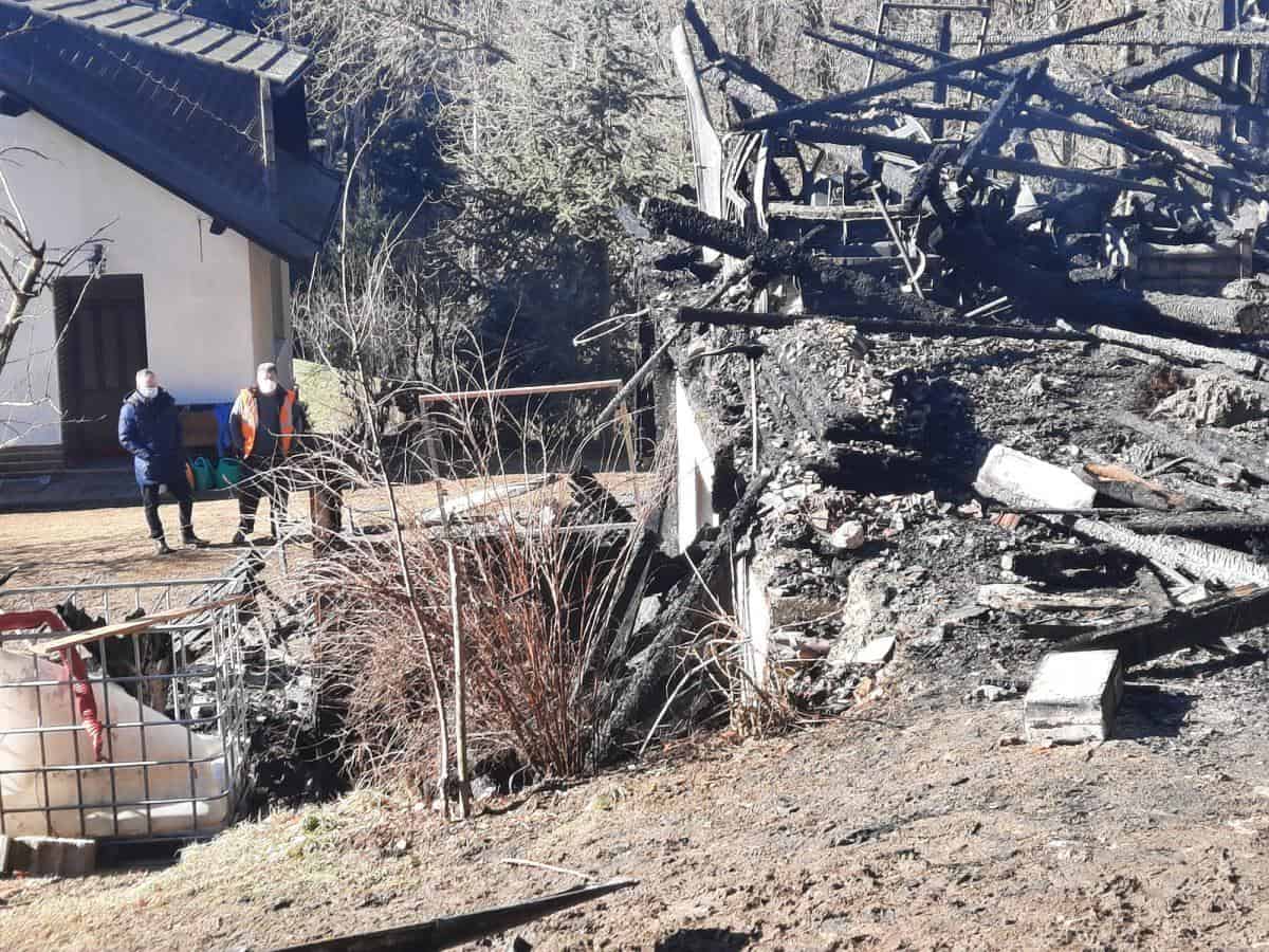 Župan Klugler obiskal prizorišče požara v Starem trgu