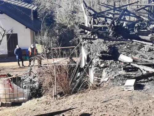 Župan Klugler obiskal prizorišče požara v Starem trgu