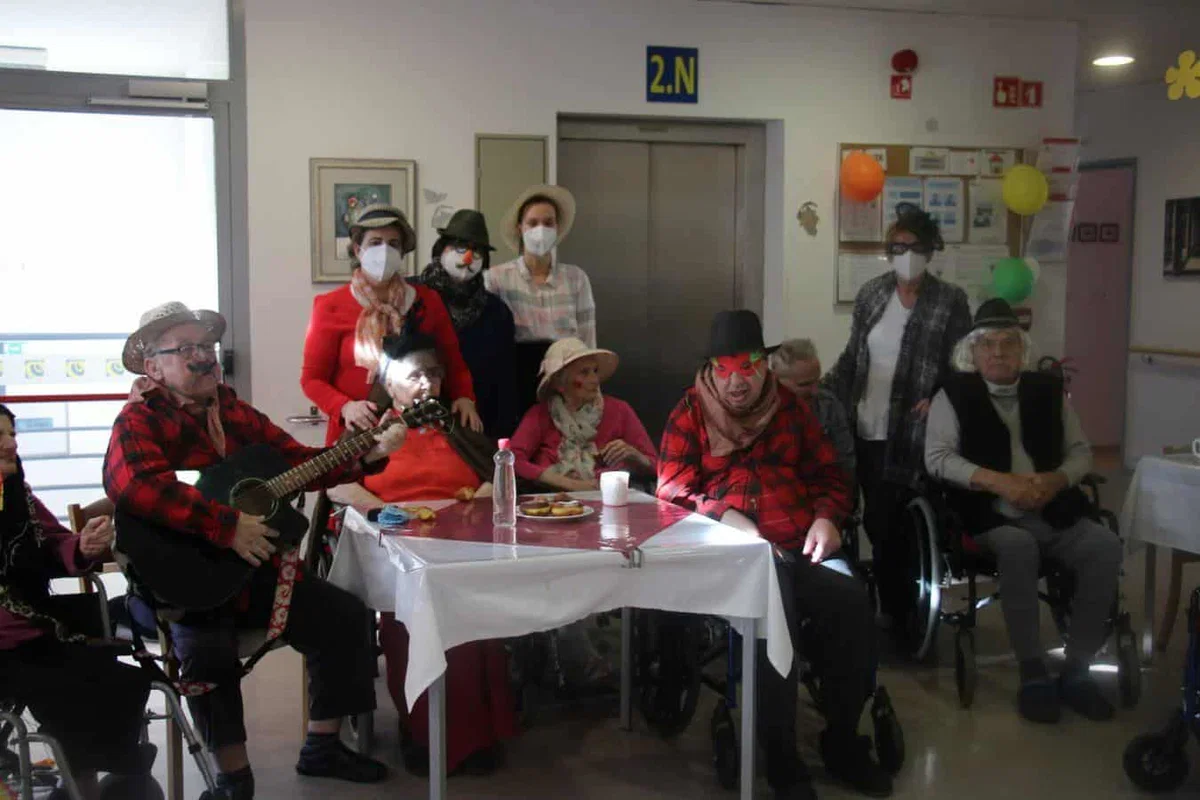 Tudi na pustni torek je bilo v slovenjgraškem domu starostnikov veselo