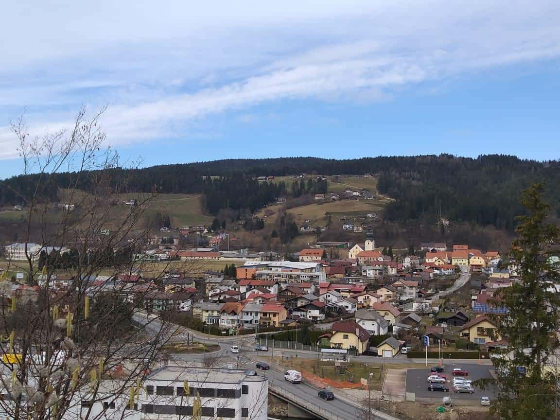 V nedeljo nove okužbe v osmih koroških občinah, v SB Slovenj Gradec zdravijo 15 covidnih bolnikov