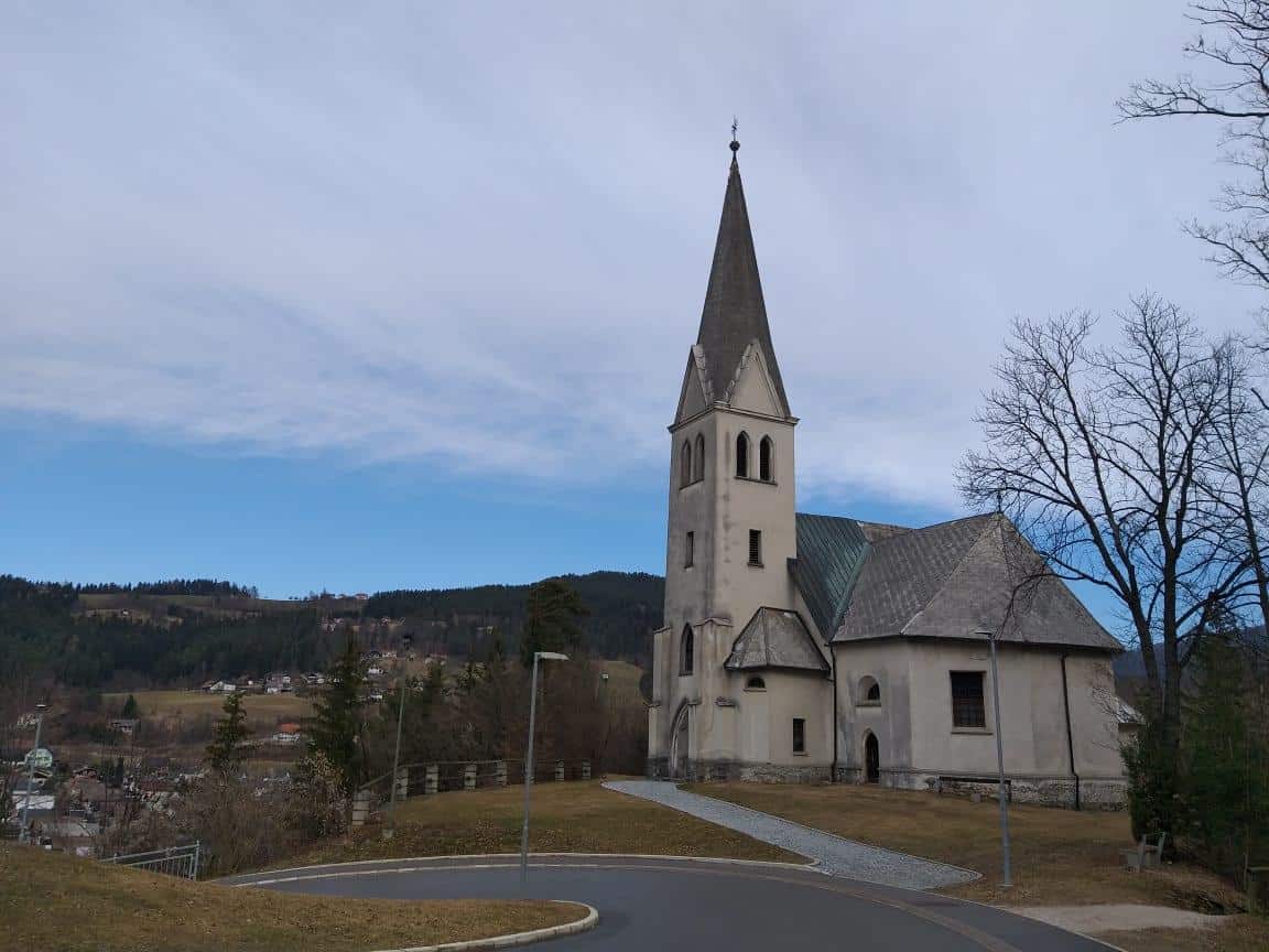 KFD v poklon 525-letnice prve omembe cerkve sv. Barbare na Prevaljah pripravilo žig in ovojnico
