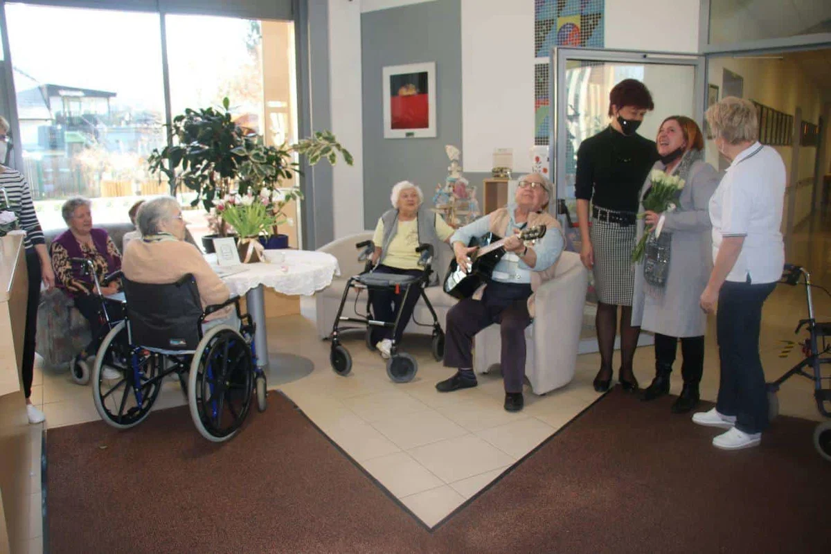 V slovenjgraškem domu starostnikov se življenje in delo počasi vračata v ustaljene tirnice. Kako je z okužbami?