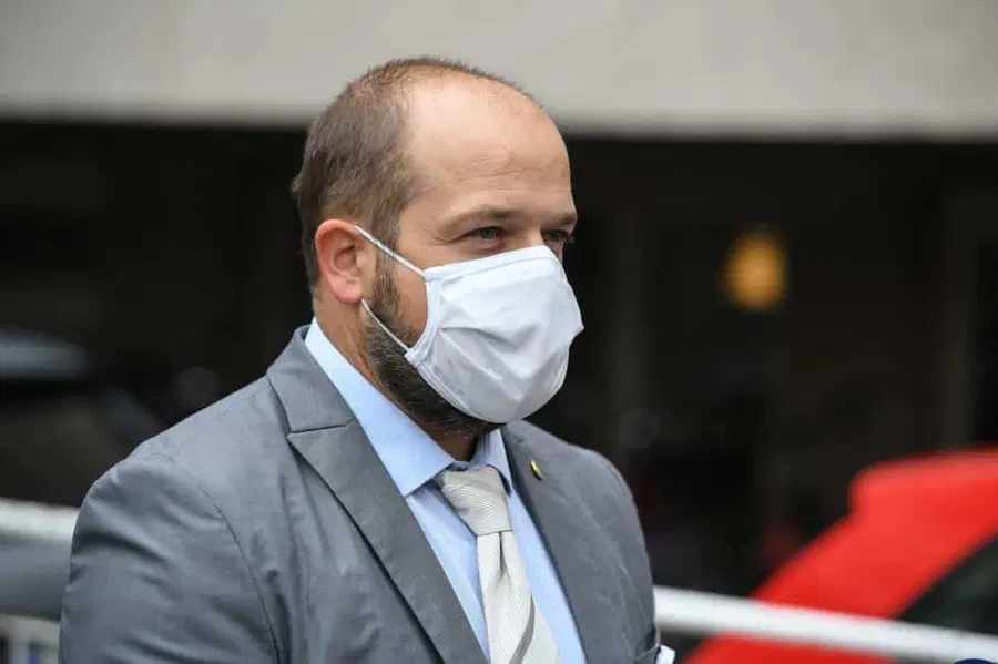 Med strankami v vrhu z nespremenjeno podporo SDS, Poklukar prvi na barometru priljubljenosti politikov