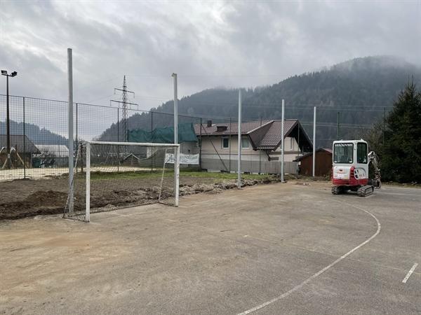 Slovenjgraška občina na igrišču POŠ Pameče zamenjala mreže