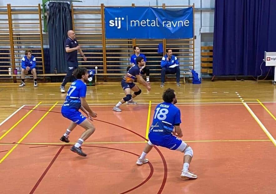 Odbojkarji Fužinarja so se pomerili z ekipo Žužemberka, tekmo pa so dobili brez izgubljenega niza