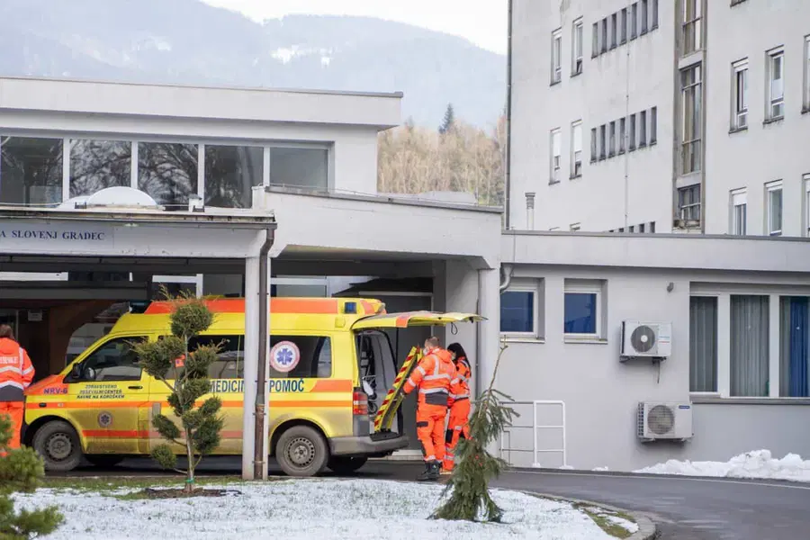 V četrtek potrdili 1032 novih okužb, v slovenjgraški bolnici se zdravi 16 covidnih pacientov