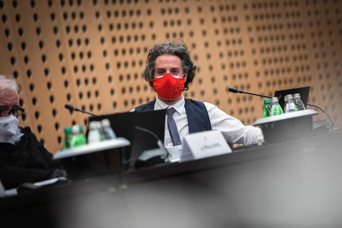 V svetovalno skupino za covid-19 se vrača Mario Fafangel. Kdo bo prevzel vodenje?