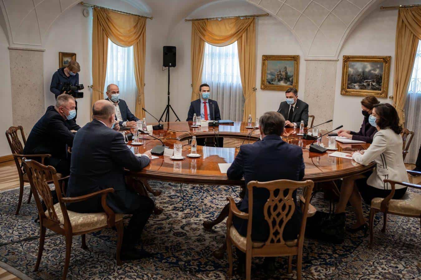 Na srečanju Pahorja s parlamentarnimi strankami dogovor o izpeljavi politično-strokovnega posveta o izhodni strategiji