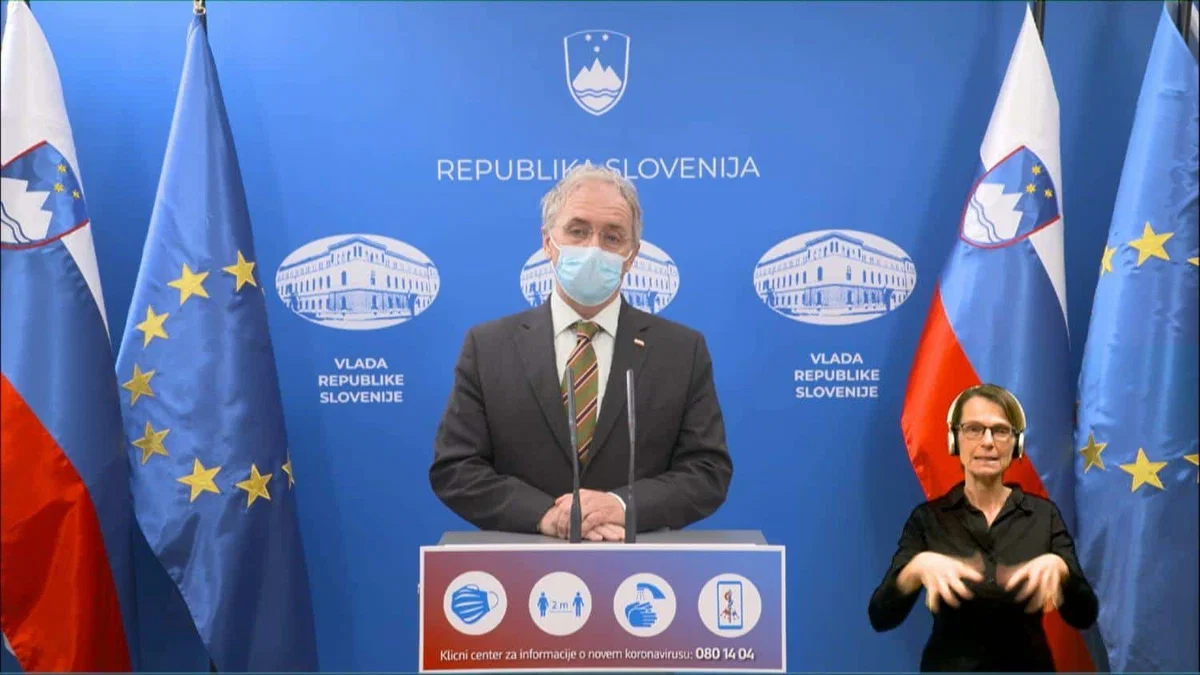 Se bodo lahko v šole kmalu vrnili vsi dijaki? Tako pravi Hojs