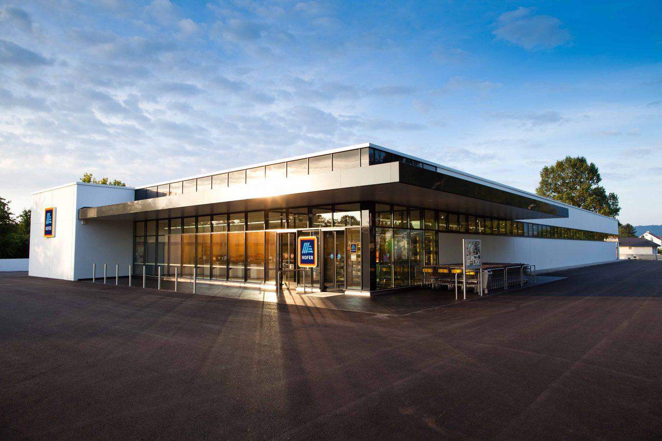 Hoferjevim zaposlenim ponovno povišali plače, tudi letos bo zaposlene razveselil regres v višini 1700 evrov