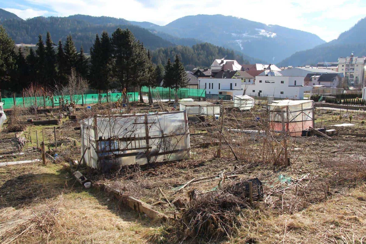 V centru Mežice možna gradnja večstanovanjskega objekta (objektov), plačilo varščine le še v petek