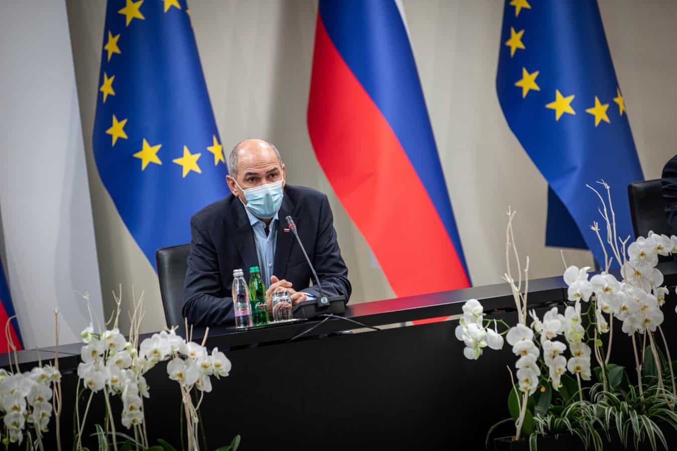 Janša omenil, da je treba z realnostjo pričakovati 3. val epidemije in razkril, s katerim cepivom se bodo cepili člani vlade