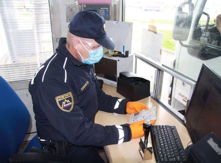 Na Hrvaškem znova ustavili slovenske državljane s ponarejenimi testi PCR