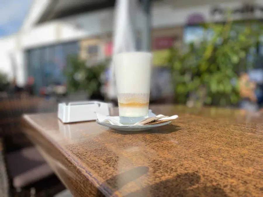 Svetovalna skupina za covid-19 danes o morebitnih novih ukrepih za zajezitev epidemije