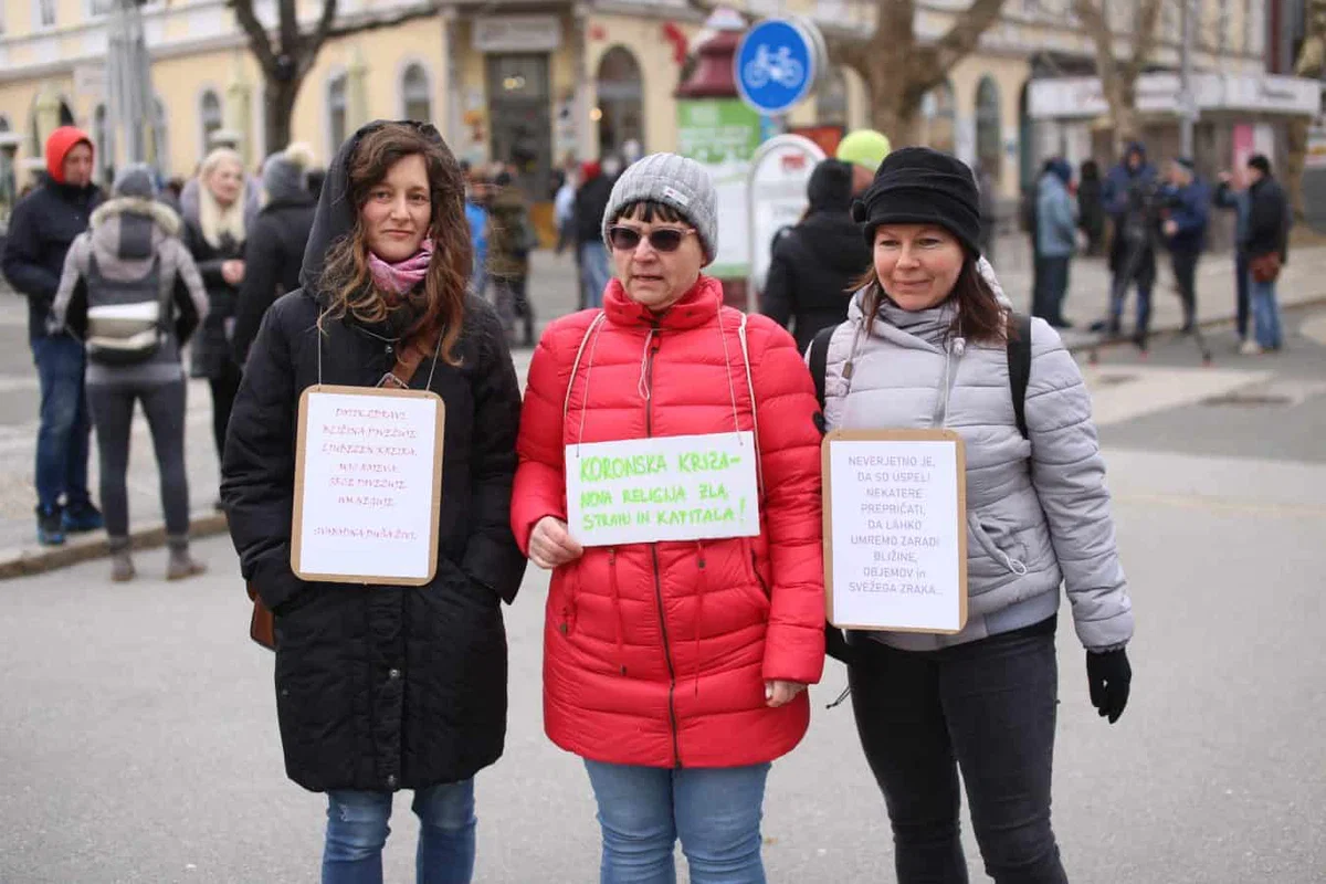VIDEO in FOTO: V Mariboru protest proti omejitvenim ukrepom