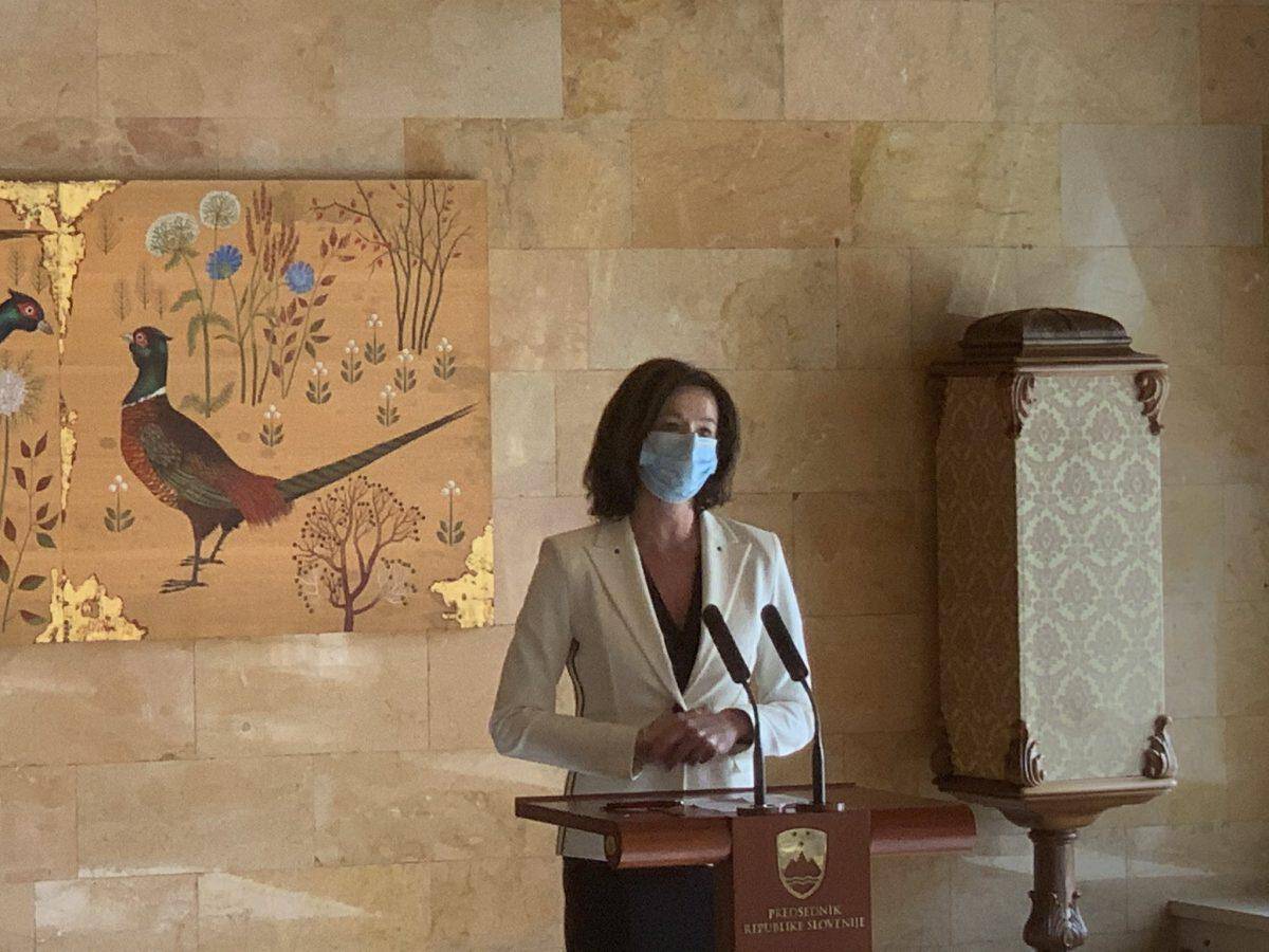 Fajonova poziva k amnestiji za dijake. Janša odgovarja: "Dijakom ste izjemno slab vzor. Zberite denar in plačajte globe"