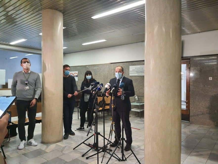 Poklukar spregovoril o stranskih učinkih po cepljenju nekaterih zaposlenih v šolstvu