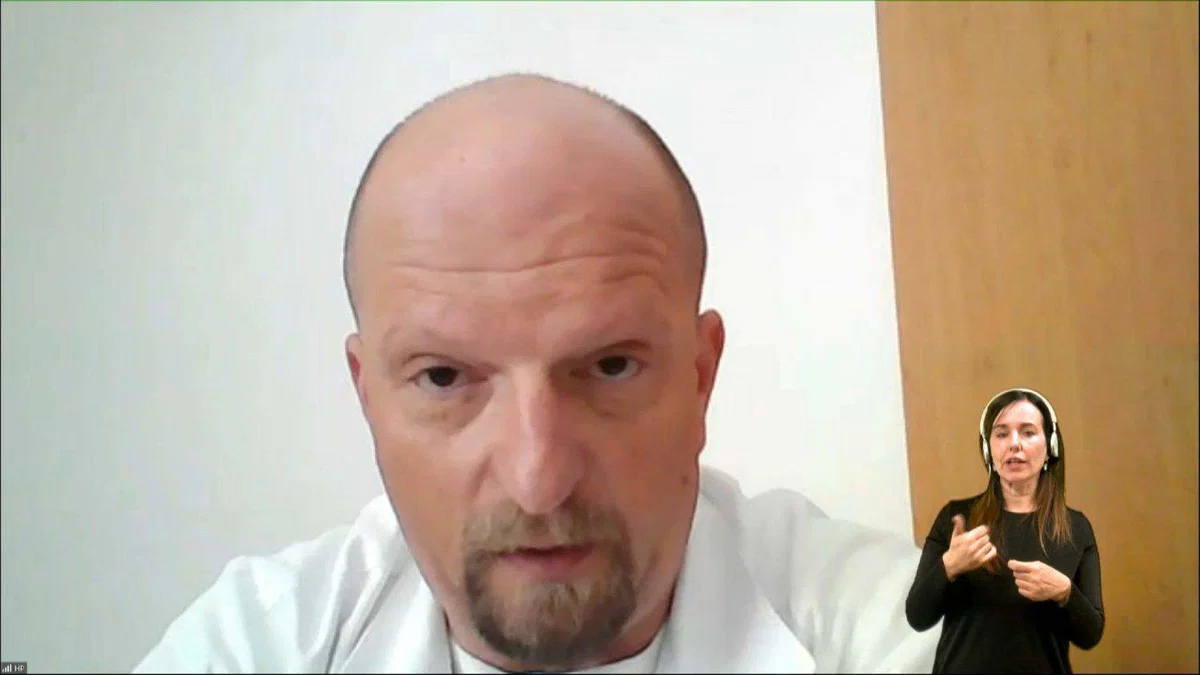 Carotta: Vsako sproščanje ukrepov ima povratni val kot bumerang, porast je posledica tako sproščanja kot novih različic virusa