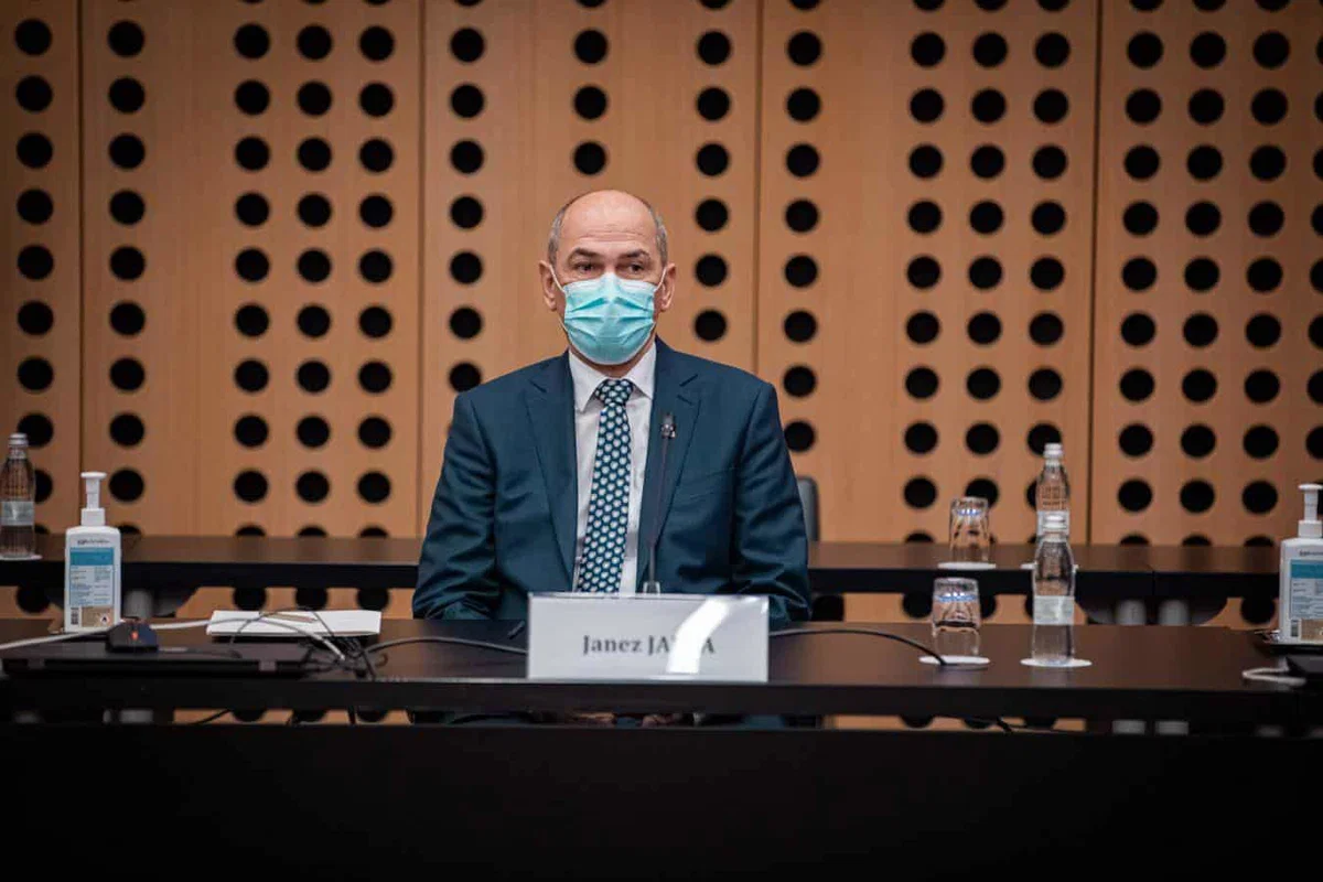 "Lockdown" podprla tudi minister za zdravje Janez Poklukar in premier Janez Janša, ki je ocenil, da alternative ni