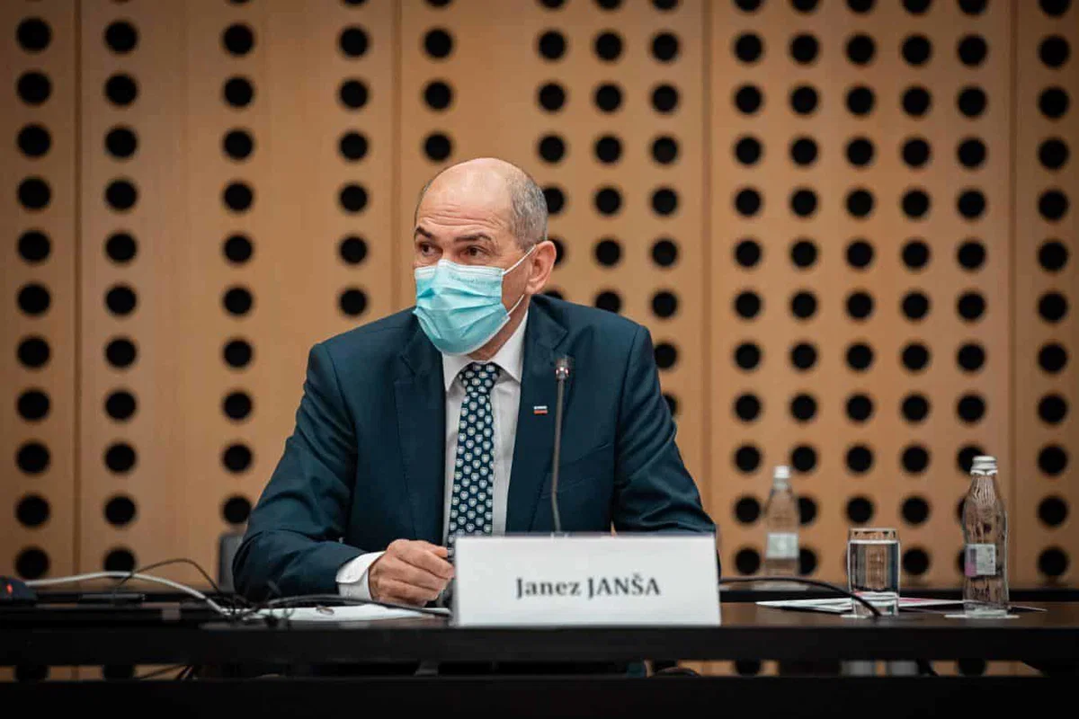 Janša in 't Veldovo pozval, naj odstopi kot vodja skupine Evropskega parlamenta