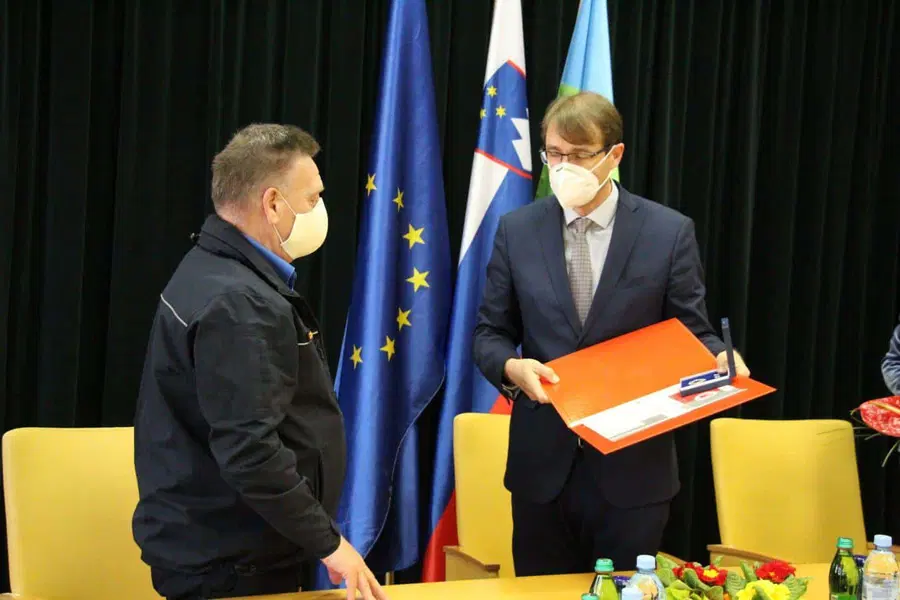VIDEO in FOTO: Ravenski župan Branku Kakerju vročil srebrni znak Civilne zaščite RS