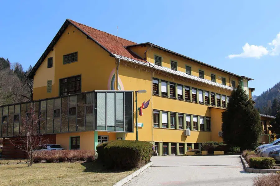 CUDV Črna išče gradbince za gradnjo 10 stanovanjskih hiš. Na Muti odstopili od izvedbe predvidene 13. stanovanjske hiše