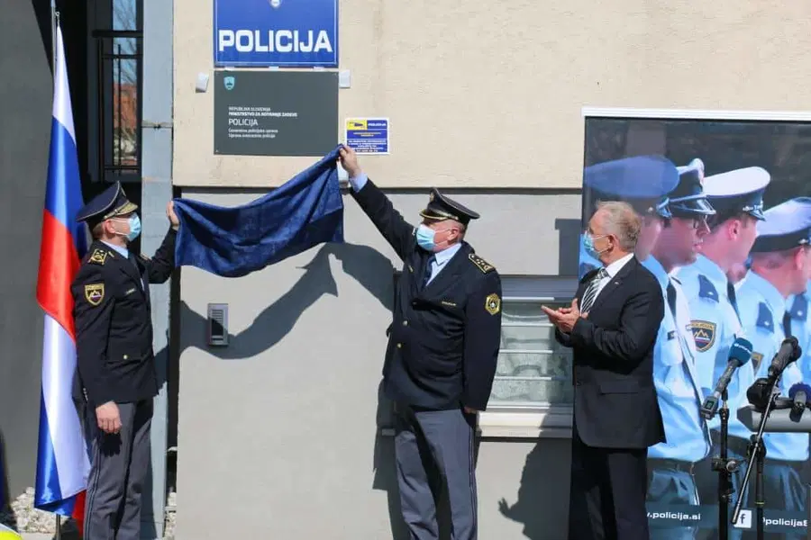 Od danes deluje tudi avtocestna policija, ki bo skrbela za večjo varnost na avtocestah in hitrih cestah