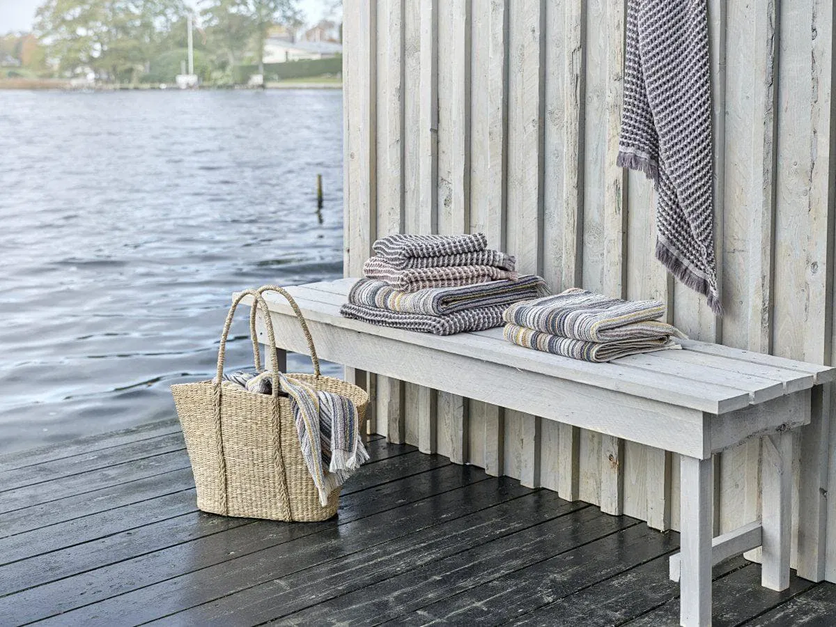 Po prehodu na reciklirano embalažo se je JYSK zavezal k uporabi trajnostnega bombaža