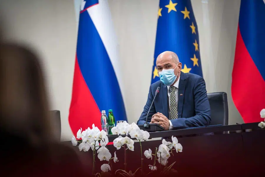Vlada bo spet presojala o ukrepih. Janša: "Več podatkov nakazuje, da smo na začetku tretjega vala"