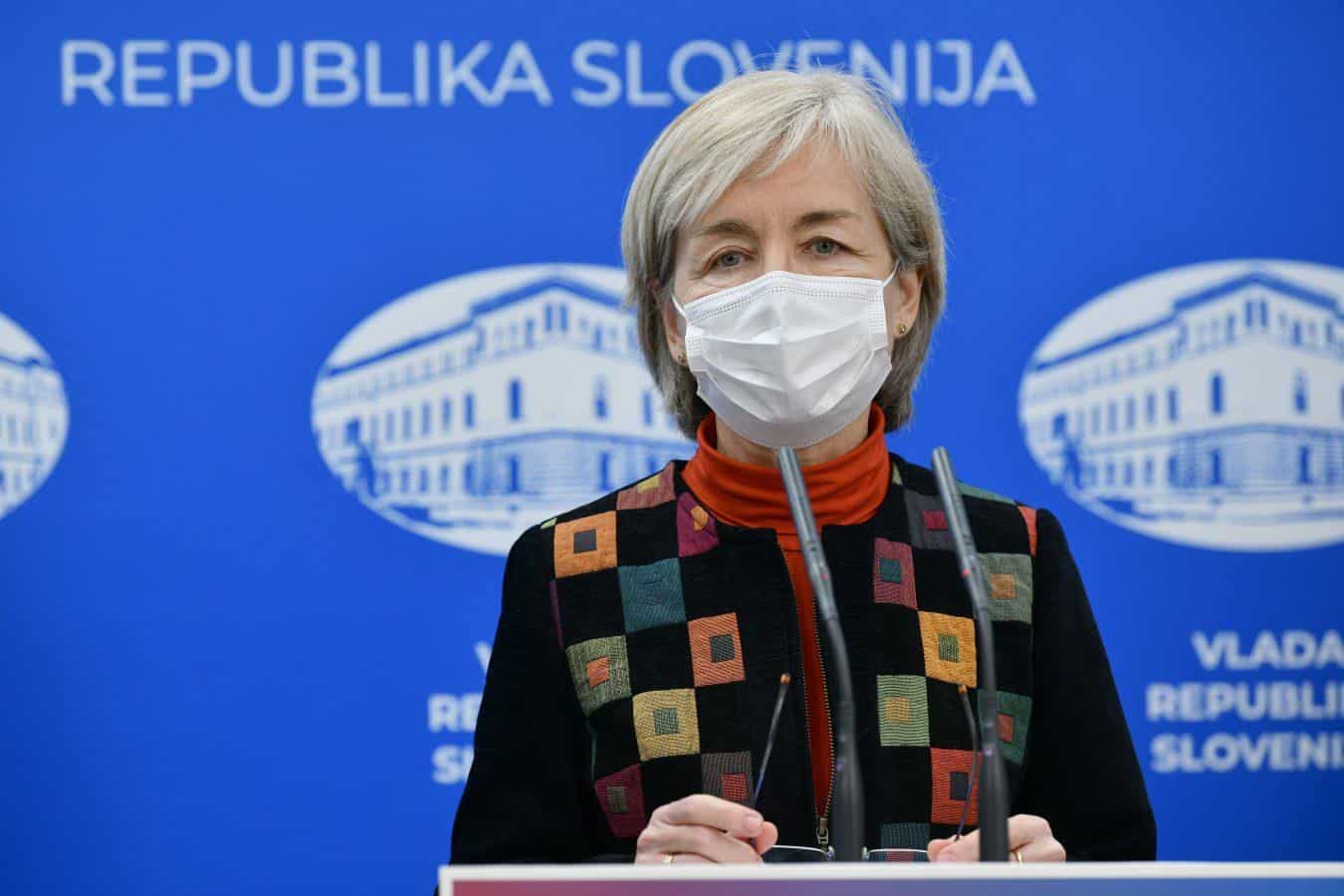 Grgič Vitkova: "Pri petih starejših osebah s številnimi kroničnimi obolenji je prišlo do smrti v časovni povezavi s cepljenjem"