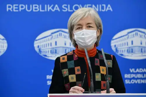 Grgič Vitkova: "Pri petih starejših osebah s številnimi kroničnimi obolenji je prišlo do smrti v časovni povezavi s cepljenjem"
