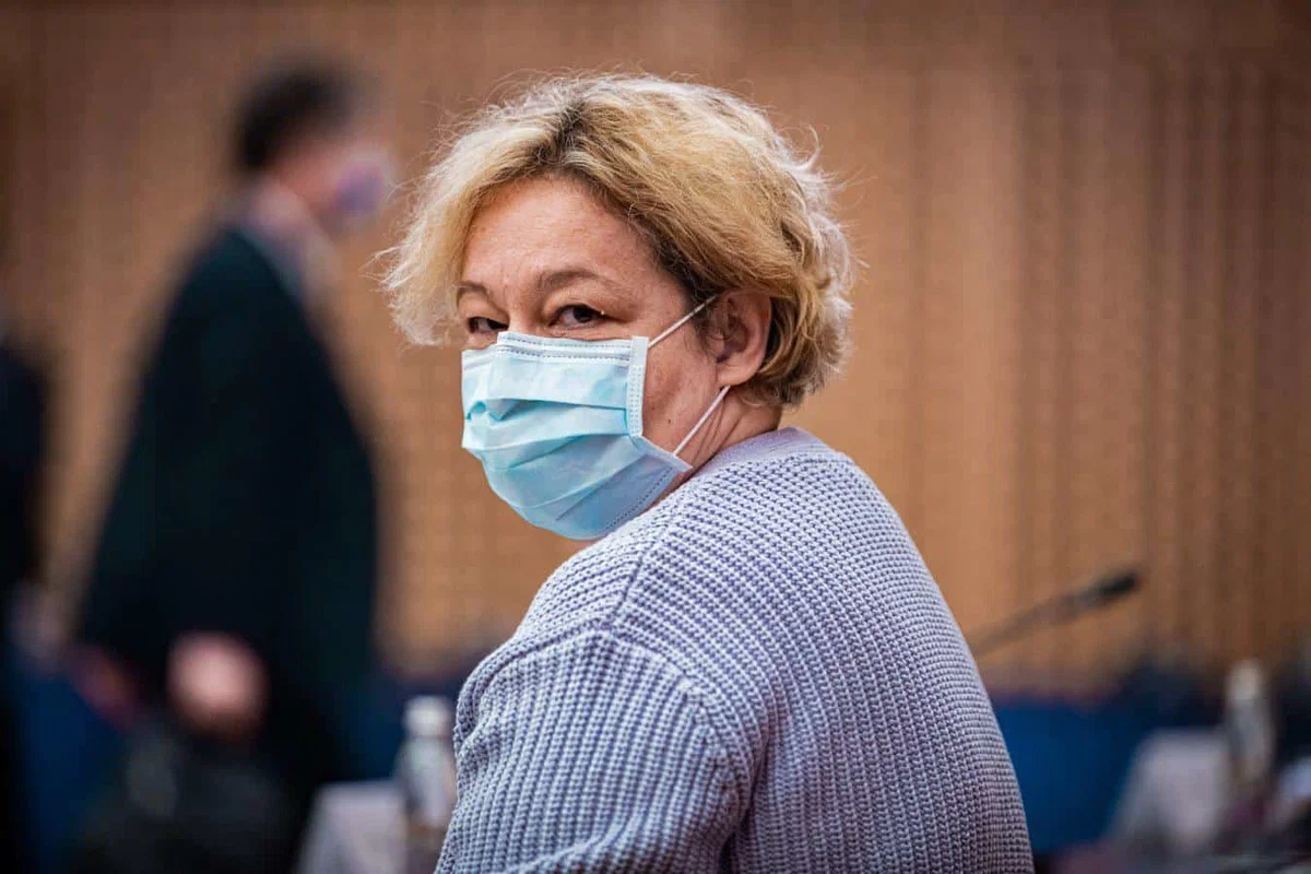 Logarjeva: "Ko se bodo začele razmere umirjati, bomo predlagali drugačno izhodno strategijo, kot je v veljavi zdaj"