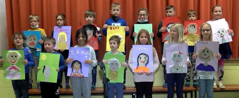 Učenci OŠ in OŠPP Muta so se zahvalili mamam za vso nežnost, pomoč, podporo in ljubezen (VIDEO)