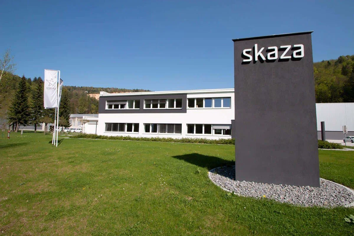 Skaza ponuja delovna mesta zaposlenim družbe Adient