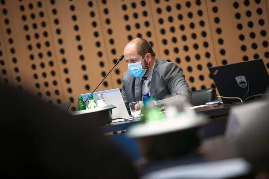 Poklukar: "Zaradi delta različice okužbe porasle za 590 odstotkov, pripravljamo se na četrti val"