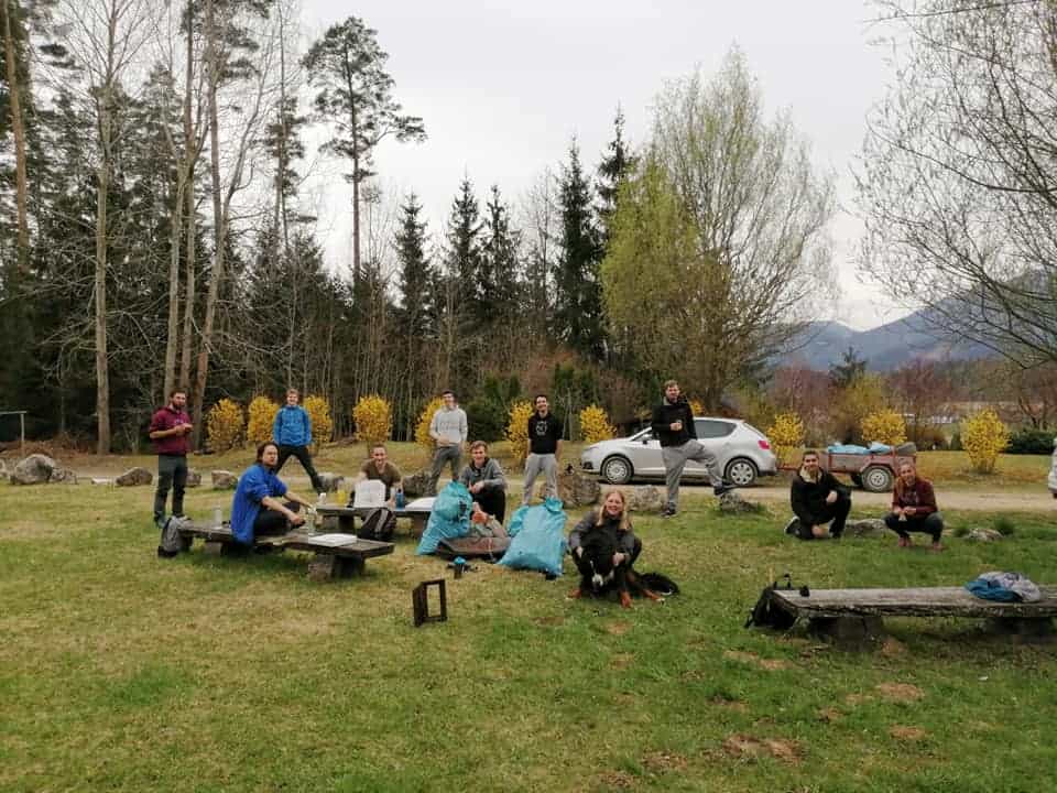 FOTO: Čistilna akcija v Slovenj Gradcu: "Vsak pobran papirček šteje. Pa bencin kesl tut"