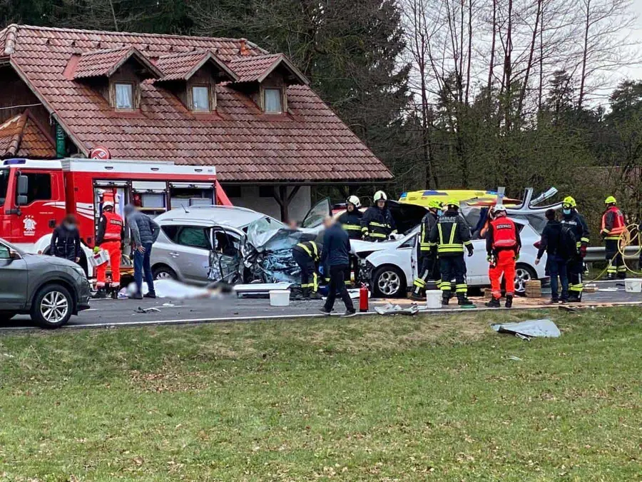 FOTO: V hudi prometni nesreči na območju Slovenj Gradca umrla ena oseba