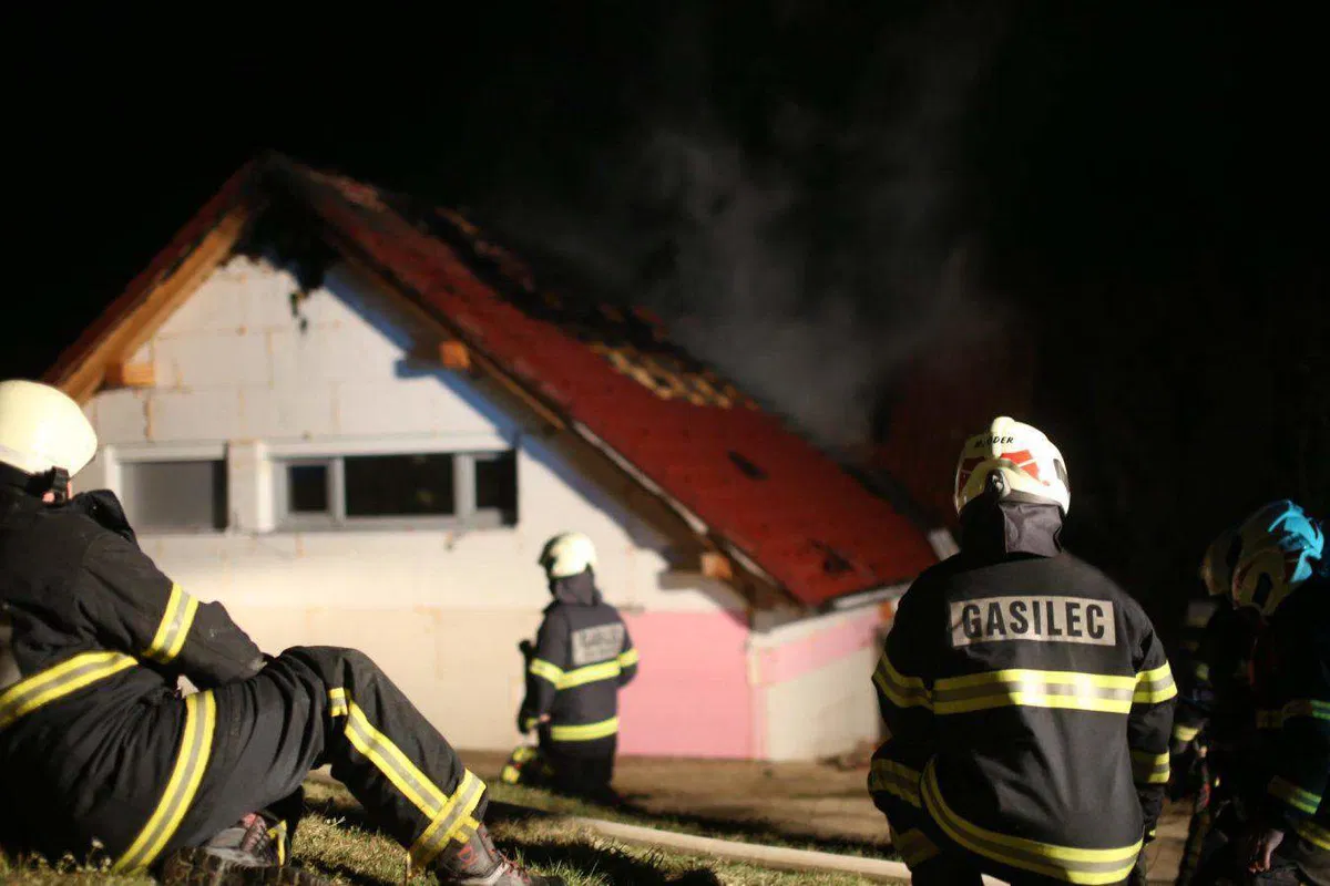 FOTO in VIDEO: Na območju slovenjgraške občine so se gasilci borili z ognjenimi zublji