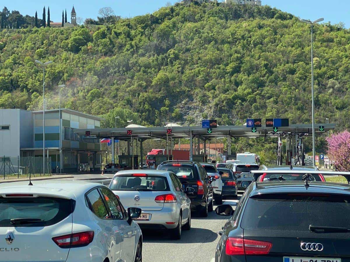 Novi pogoji za vstop na Hrvaško. Na mejnih prehodih nastajajo zastoji
