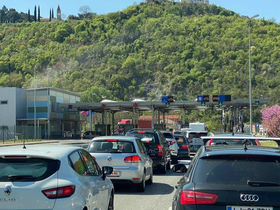 Na mejnih prehodih s Hrvaško daljši zastoji