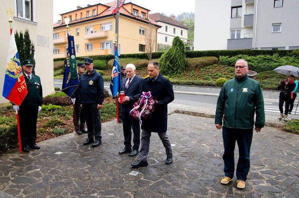 V Dravogradu s polaganjem venca obeležili današnji državni praznik