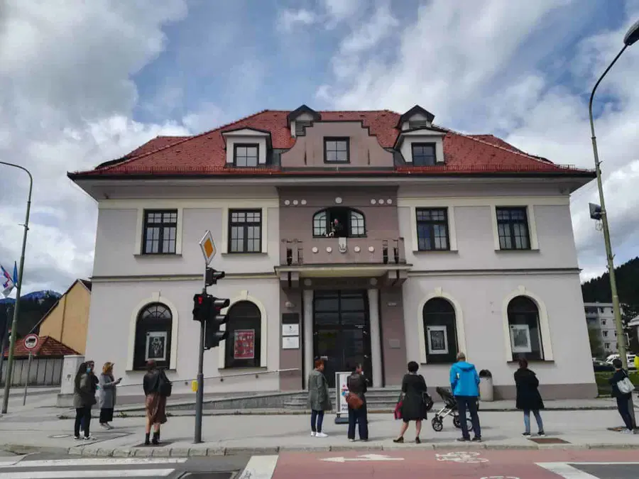 V boju za kulturo na balkonu slovenjgraškega kulturnega doma včeraj zazvenela glasba