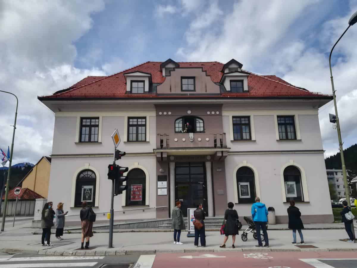 V boju za kulturo na balkonu slovenjgraškega kulturnega doma včeraj zazvenela glasba